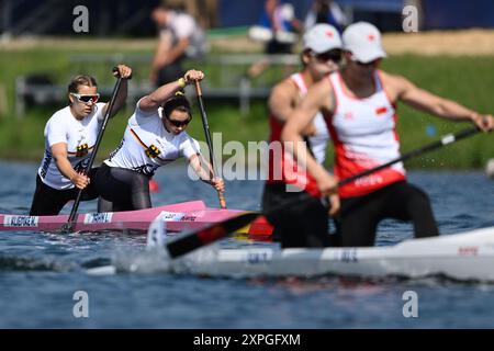 Vaires sur Marne, France. 06 août 2024. Jeux Olympiques, Paris 2024, compétition préliminaire, femmes, manches, L'équipe allemande avec Lisa Jahn et Hedi Moana Kliemke (l) en action. Crédit : Sebastian Kahnert/dpa/Alamy Live News Banque D'Images