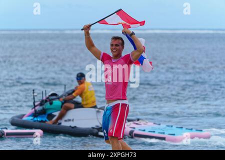 Tahiti, Polynésie française. 6 août 2024. Kauli Vaast de France Médaille d'or, surf, match pour la médaille d'or masculine aux Jeux Olympiques de Paris 2024 le 6 août 2024 à Teahupo'o à Tahiti, Polynésie française - photo Sylvain Lefevre/Panoramic/DPPI Media Credit : DPPI Media/Alamy Live News Banque D'Images