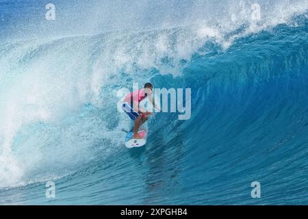 Tahiti, Polynésie française. 6 août 2024. Kauli Vaast de France Médaille d'or, surf, match pour la médaille d'or masculine aux Jeux Olympiques de Paris 2024 le 6 août 2024 à Teahupo'o à Tahiti, Polynésie française - photo Sylvain Lefevre/Panoramic/DPPI Media Credit : DPPI Media/Alamy Live News Banque D'Images