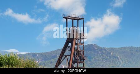 Puits de levage de la mine Serbariu à Carbonia, dans le sud de la Sardaigne Banque D'Images