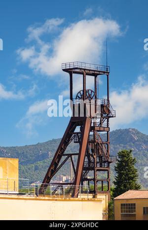 Puits de levage de la mine Serbariu à Carbonia, dans le sud de la Sardaigne Banque D'Images