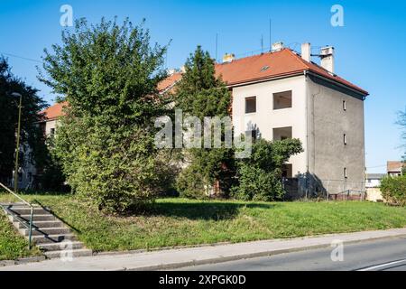 Maisons abandonnées sans fenêtres prêtes à être démolies à Havirov, Prostredni Sucha Banque D'Images