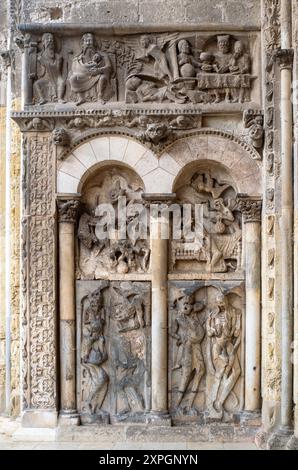 Moissac, Abtei Saint-Pierre, Portal der Klosterkirche, linkes Gewänderelief: Geschichte des Lazarus Banque D'Images