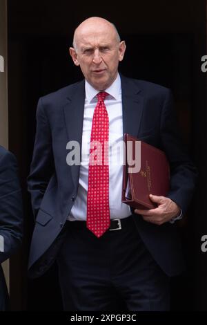 Londres, Royaume-Uni. 06 août 2024. John Healey - le secrétaire d'État à la Défense quitte une réunion du cabinet à Downing Street : Justin Ng/Alamy Live News. Banque D'Images