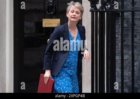 Londres, Royaume-Uni. 06 août 2024. Yvette Cooper - la secrétaire d'État au ministère de l'intérieur quitte une réunion du cabinet à Downing Street : Justin Ng/Alamy Live News. Banque D'Images