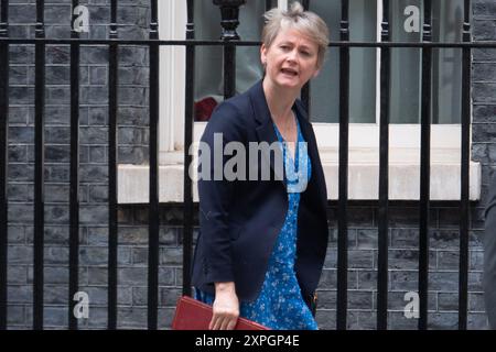 Londres, Royaume-Uni. 06 août 2024. Yvette Cooper - la secrétaire d'État au ministère de l'intérieur quitte une réunion du cabinet à Downing Street : Justin Ng/Alamy Live News. Banque D'Images