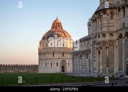 Pise, Domplatz mit Baptisterium, Dom Santa Maria Assunta Banque D'Images