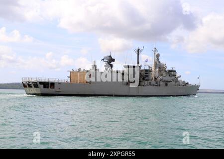 Frégate hellénique Naviy F464, HS Kanaris, frégate de classe Elli, dans le Solent au large de l'île de Wight, août 2024 Banque D'Images