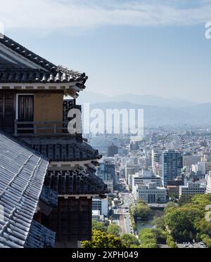 Matsuyama, préfecture d'Ehime, Japon - 11 avril 2018 : vue panoramique depuis le sommet du château de Matsuyama Banque D'Images