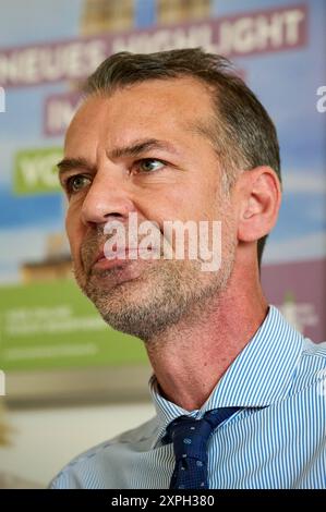 Pressekonferenz zur Eroeffnung der Garnisonkirche Potsdam, Peter Leinemann aus dem Vorstand der Stiftung Garnisonkirche Foto vom 06.08.2024. Der neue Potsdamer Garnisonkirchturm wird AM 22. Août nach fast sieben Jahren Bauzeit feierlich eroeffnet. Die Bauarbeiten fuer den derzeit knapp 60 mètre hohen Kirchturm laufen seit Herbst 2017. Nach der Eroeffnung soll noch die rund 30 Meter hohe Turmhaube errichtet werden. Die vollstaendige Fertigstellung des Bauwerks wird nach aktuellem stand 2026 erwartet. Die evangelische Kirche will den Turm vor allem als Bildungs-, Kultur- und Erinnerungsort nut Banque D'Images