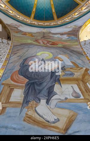 La cathédrale de la Résurrection est une église orthodoxe albanaise située dans le centre de Tirana, elle est considérée comme l'une des plus grandes églises orthodoxes orientales Banque D'Images