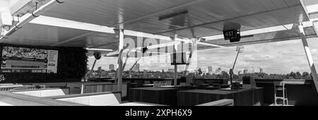 Birmingham, Royaume-Uni. 06 août 2024. Une vue de la zone Skyline regardant vers Birmingham, prise lors du match des cent femmes entre Birmingham Phoenix Women et Northern Superchargers Women à Edgbaston Cricket Ground, Birmingham, Angleterre le 6 août 2024. Photo de Stuart Leggett. Utilisation éditoriale uniquement, licence requise pour une utilisation commerciale. Aucune utilisation dans les Paris, les jeux ou les publications d'un club/ligue/joueur. Crédit : UK Sports pics Ltd/Alamy Live News Banque D'Images