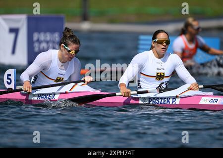 Vaires sur Marne, France. 06 août 2024. Jeux olympiques, Paris 2024, kayak deux-hommes, 500 m, femmes, manches, l'équipe allemande avec Paulina Paszek (R) et Jule Hake réagit à l'arrivée. Crédit : Sebastian Kahnert/dpa/Alamy Live News Banque D'Images