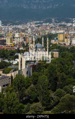 La Grande Mosquée de Tirana ou Mosquée Namazgah est en cours de construction et une fois achevée, elle sera la plus grande mosquée des Balkans. Banque D'Images