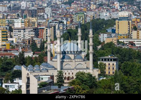 La Grande Mosquée de Tirana ou Mosquée Namazgah est en cours de construction et une fois achevée, elle sera la plus grande mosquée des Balkans. Banque D'Images