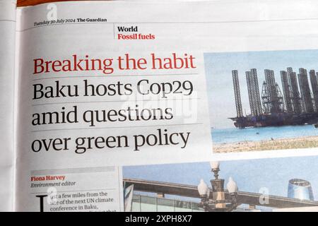 Combustibles fossiles 'briser l'habitude Bakou accueille Copy29 au milieu des questions sur la politique verte' le journal Guardian fait le titre de l'article sur le climat juillet 2024 Londres Royaume-Uni Banque D'Images