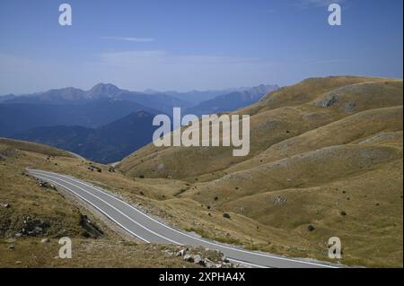 Paysage avec vue panoramique de Velouchi une montagne dans la partie orientale d'Evrytania, Grèce. Banque D'Images