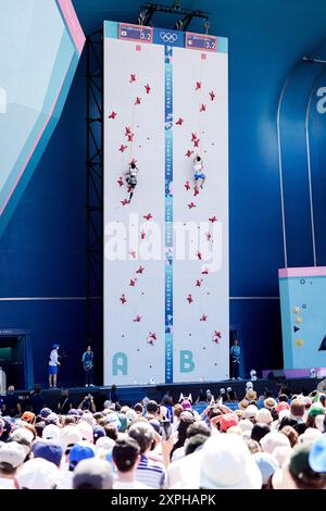 Le Bourget, France. 06 août 2024. Vue générale dans la qualification de vitesse masculine de l'escalade sportive au Bourget site d'escalade sportive au Bourget lors des Jeux Olympiques de Paris 2024 le 6 août 2024. Photo de Julien Poupart/ABACAPRESS. COM Credit : Abaca Press/Alamy Live News Banque D'Images