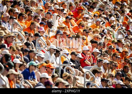 Paris, France. 06 août 2024. PARIS - audience lors des demi-finales aux Jeux Olympiques. ANP ROBIN VAN LONKHUIJSEN crédit : ANP/Alamy Live News Banque D'Images