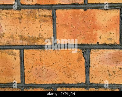 Mur de briques rouges avec joints noirs. Gros plan. Banque D'Images