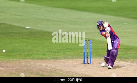 Birmingham, Royaume-Uni. 06 août 2024. Annabel Sutherland de Northern Superchargers en action lors du Hundred Women match entre Birmingham Phoenix Women et Northern Superchargers Women à Edgbaston Cricket Ground, Birmingham, Angleterre, le 6 août 2024. Photo de Stuart Leggett. Utilisation éditoriale uniquement, licence requise pour une utilisation commerciale. Aucune utilisation dans les Paris, les jeux ou les publications d'un club/ligue/joueur. Crédit : UK Sports pics Ltd/Alamy Live News Banque D'Images