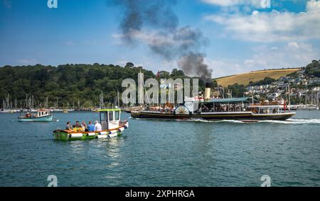 Construit en 1924, le Kingswear Castle est le dernier bateau à aubes fluvial du Royaume-Uni, sur l'estuaire de la rivière Dart à Dartmouth, Devon, Royaume-Uni Banque D'Images