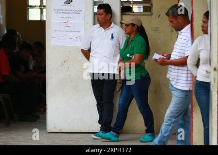 Maracaibo, Venezuela. 05-20-2018. Les Vénézuéliens viennent au centre de vote pour voter. Photo par : Jose Isaac Bula Urrrutia. Banque D'Images