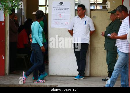 Maracaibo, Venezuela. 05-20-2018. Les Vénézuéliens viennent au centre de vote pour voter. Photo par : Jose Isaac Bula Urrrutia. Banque D'Images