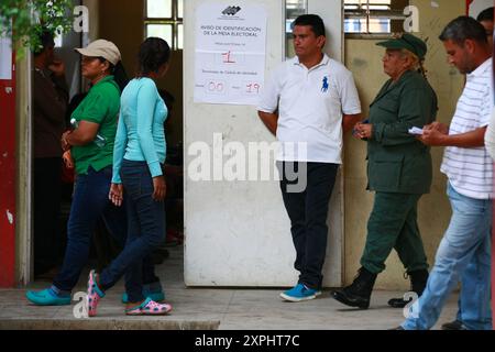 Maracaibo, Venezuela. 05-20-2018. Les Vénézuéliens viennent au centre de vote pour voter. Photo par : Jose Isaac Bula Urrrutia. Banque D'Images