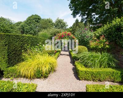 La longue promenade, Wollerton Hall Garden Banque D'Images