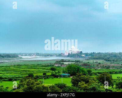 Le Taj Mahal vu depuis le Fort d'Agra Banque D'Images