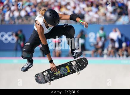 06 août 2024 : Dora Varella (Brésil) participe à la finale du parc féminin de skateboard le jour 11 des Jeux Olympiques à la Concorde, Paris, France. Ulrik Pedersen/CSM. Banque D'Images