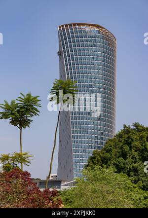 Une photo du bâtiment du siège du Département des travaux publics malaisien à Kuala Lumpur, ou Menara kerja Raya. Banque D'Images