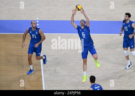 Paris, France. 5 août 2024. Simone Giannelli, de l'Italie lors du jeu olympique de volleyball hommes, quarts de finale Italie vs Japon, le 5 août 2024, à l'Arena Paris Sud 1, Paris, France. Crédit : Tiziano Ballabio/Alamy Live News Banque D'Images