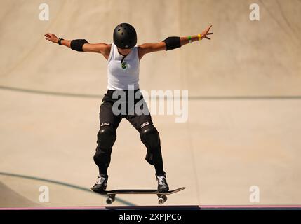 Paris, France. 6 août 2024. Dora Varella (Brésil) participe à la finale du Skateboard Park à la Concorde 4, Paris, France. Crédit : Ulrik Pedersen/Alamy Banque D'Images