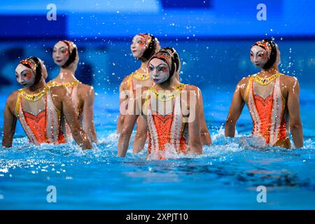 Paris, France. 06 août 2024. Les athlètes de l'équipe France participent à la finale de routine libre de l'équipe de natation artistique des Jeux Olympiques de Paris 2024 au Centre aquatique de Paris (France), le 06 août 2024. Crédit : Insidefoto di andrea staccioli/Alamy Live News Banque D'Images