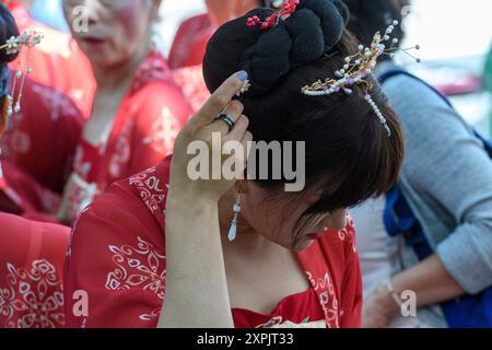 Des sino-canadiennes portant un costume traditionnel de la dynastie Han au Calgary Heritage Day Festival, Alberta Canada Banque D'Images