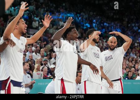 Paris, France. 06 août 2024. Team USA basketball réagit depuis le banc lors de son match contre le Brésil dans le match des quarts de finale masculin de basket-ball aux Jeux Olympiques de Paris 2024 à Paris, France, mardi 6 août 2024. Photo de Richard Ellis/UPI crédit : UPI/Alamy Live News Banque D'Images