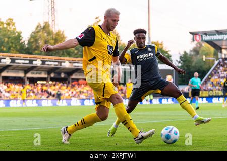 Niklas Suele (25, Borussia Dortmund) laeuft Dougo Fofana (32, FC Villarreal) ab AUT, BVB Borussia Dortmund vs FC Villareal, Fussball, Vorbereitung, saison 2024/25, 06.08.2024, Foto : Eibner-Pressefoto/Florian Wolf Banque D'Images