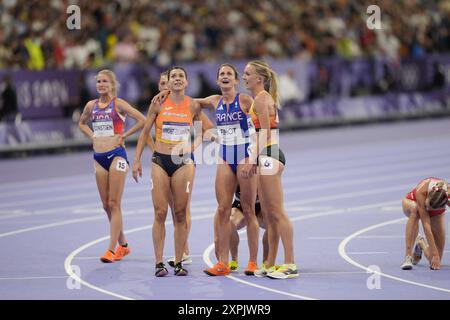 Saint Denis, France. 06 août 2024. Alice Pinot de France célèbre après s'être classée 4e de la finale féminine du 3000 m steeple de l'épreuve d'athlétisme aux Jeux Olympiques de Paris 2024 au stade de France à Saint-Denis, au nord de Paris, le 6 août 2024. Photo de Nicolas Gouhier/ABACAPRESS. COM Credit : Abaca Press/Alamy Live News Banque D'Images