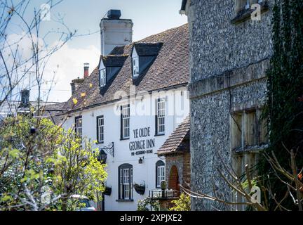 YE Olde George Inn, une auberge de coaching du 15ème siècle dans le joli village de East Meon, Hampshire, Angleterre. Banque D'Images