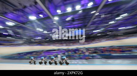 Paris, France. 6 août 2024. Équipe Canada participe au sprint par équipe masculine sur piste cyclable, première ronde aux Jeux olympiques de Paris 2024 à Paris, en France, le 6 août 2024. Crédit : Li Yibo/Xinhua/Alamy Live News Banque D'Images
