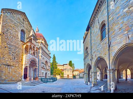 Panorama de Piazza Duomo de Citta Alta avec Baptistère, Cappella Colleoni, Basilique de Santa Maria Maggiore, Palazzo della Ragione, Bergame, Italie Banque D'Images