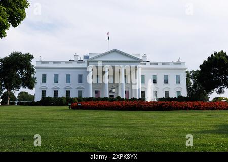 Washington, États-Unis. 06 août 2024. La Maison Blanche est vue depuis Pennsylvania Avenue le mardi 6 août 2024. (Photo de Aaron Schwartz/Sipa USA) crédit : Sipa USA/Alamy Live News Banque D'Images