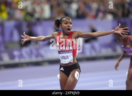 Winfred Yavi (BRN) célèbre sa victoire dans la course-poursuite du clocher féminin du 3000 m pendant les Jeux Olympiques le 6 août 2024 au stade France à Paris. Crédit : SCS/Soenar Chamid/AFLO/Alamy Live News Banque D'Images