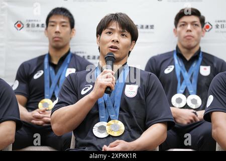 Tokyo, Japon, après avoir assisté aux Jeux Olympiques de Paris 2024. 6 août 2024. Hifumi Abe (JPN) Judo : une médaillée japonaise de judo assiste à une conférence de presse après son arrivée à Tokyo, au Japon, après avoir assisté aux Jeux Olympiques de Paris 2024 . Crédit : AFLO SPORT/Alamy Live News Banque D'Images