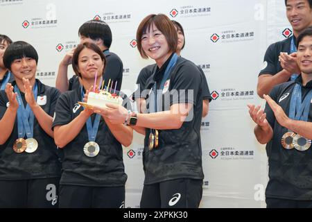 Tokyo, Japon, après avoir assisté aux Jeux Olympiques de Paris 2024. 6 août 2024. Natsumi Tsunoda (JPN) Judo : médaillée japonaise de judo assiste à une conférence de presse après son arrivée à Tokyo, Japon, après avoir assisté aux Jeux Olympiques de Paris 2024 . Crédit : AFLO SPORT/Alamy Live News Banque D'Images