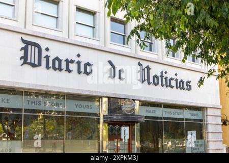 Vue de face de l'emblématique bâtiment du journal diario de noticias à lisbonne, portugal Banque D'Images