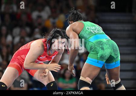 OZAKI Nonoka Japan (JPN), OBORUDUDU Blessing (NIR), match féminin de la médaille de bronze de la lutte Freesyle 68kg au champ-de-mars Arena, lors des Jeux Olympiques de Paris 2024, 6 août 2024, Paris, France. Crédit : Enrico Calderoni/AFLO SPORT/Alamy Live News Banque D'Images