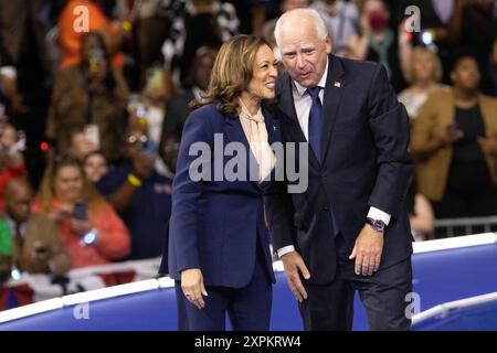 Philadelphie, États-Unis. 06 août 2024. La vice-présidente et candidate à la présidence Kamala Harris annonce que le gouverneur du Minnesota Tim Walz sera son candidat à la vice-présidence lors de leur premier rassemblement de campagne à Temple University à Philadelphie, PA, le mardi 6 août 2024. Photo par photo par Laurence Kesterson/UPI crédit : UPI/Alamy Live News Banque D'Images